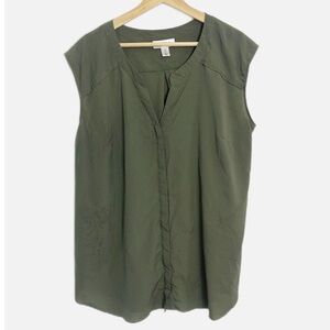 Motherhood Maternity Split neck sleeveless blouse